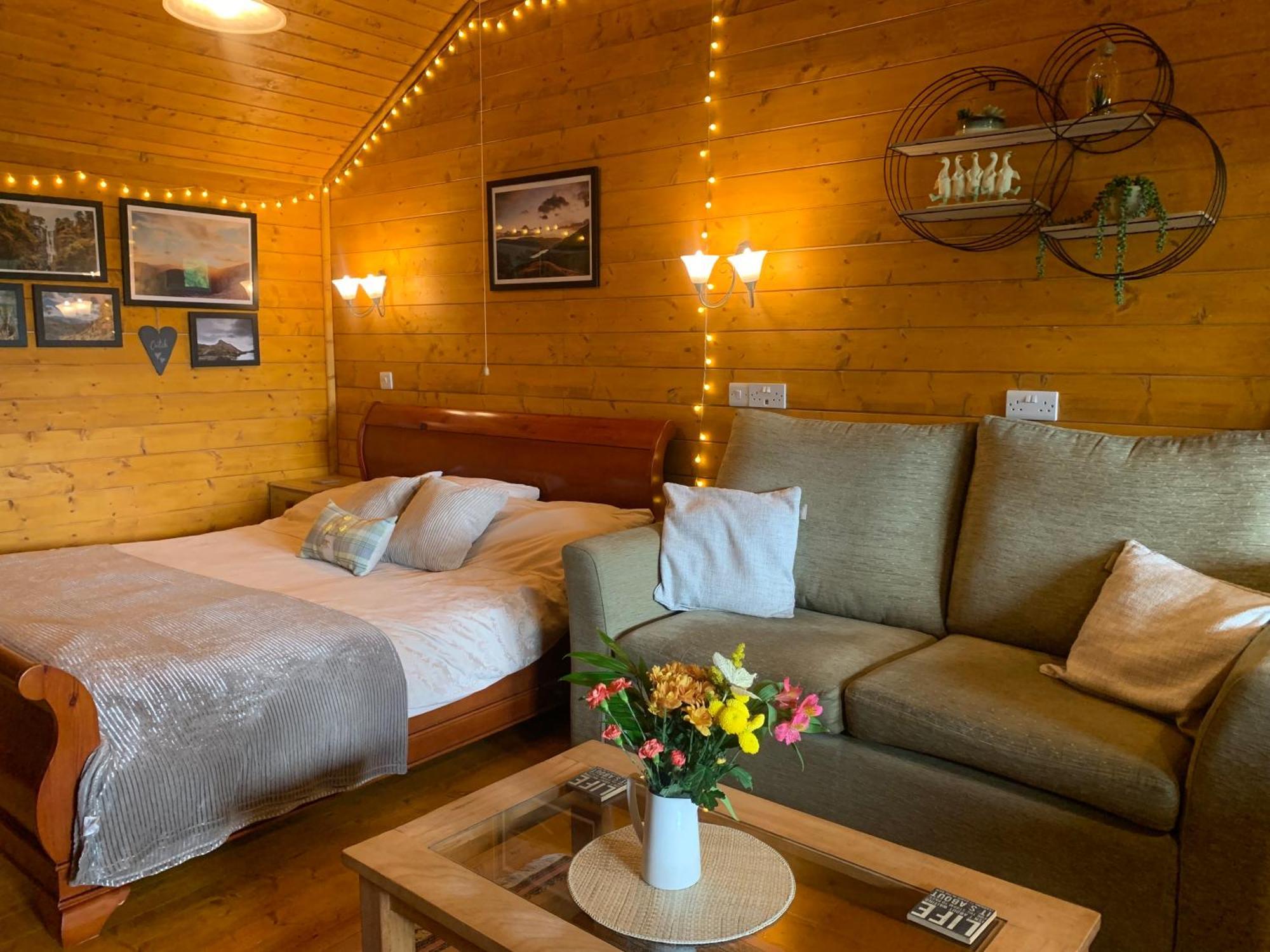 Cherry Cabin - Little Log Cabin In Wales Bettws Cedewain Exterior foto