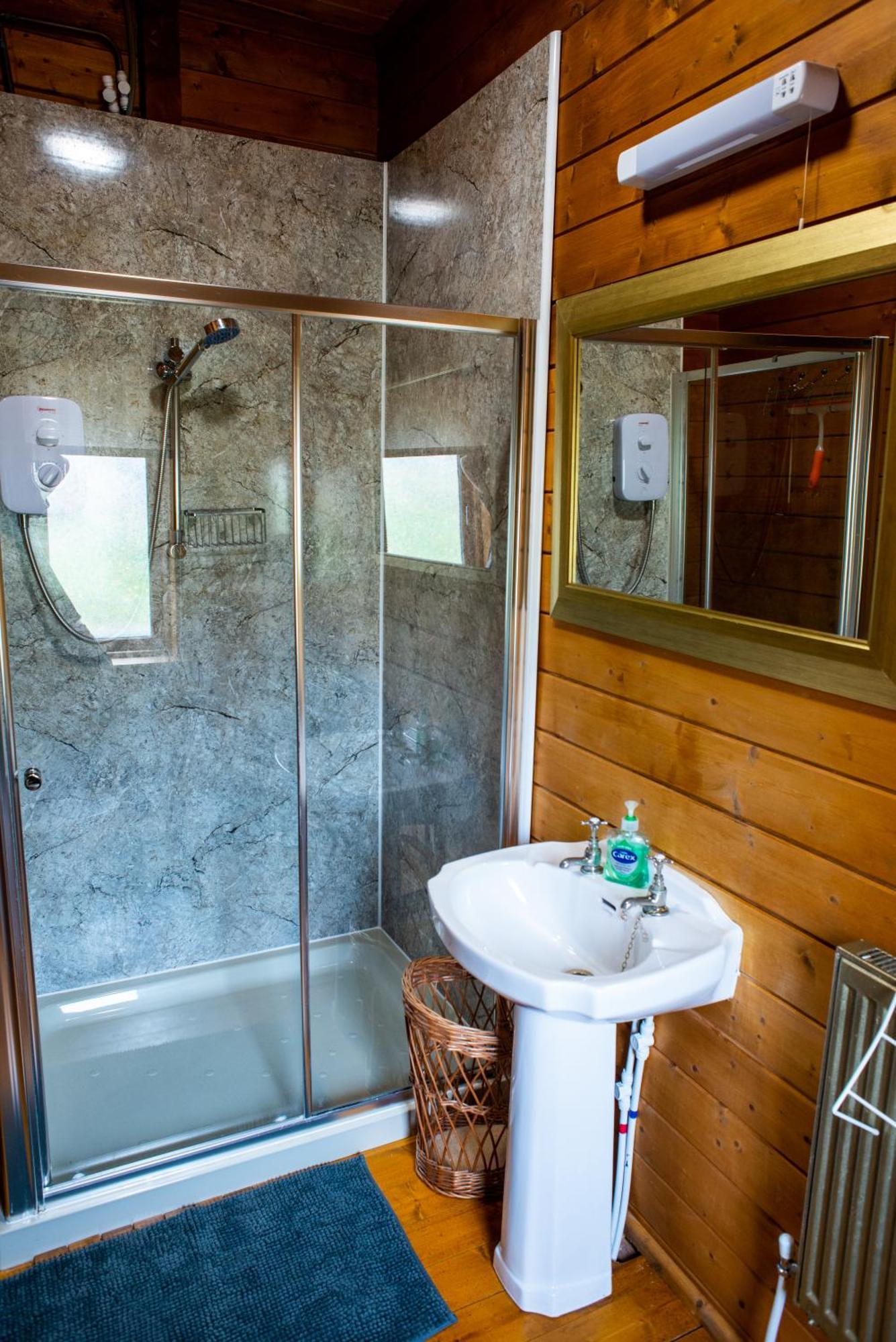 Cherry Cabin - Little Log Cabin In Wales Bettws Cedewain Exterior foto