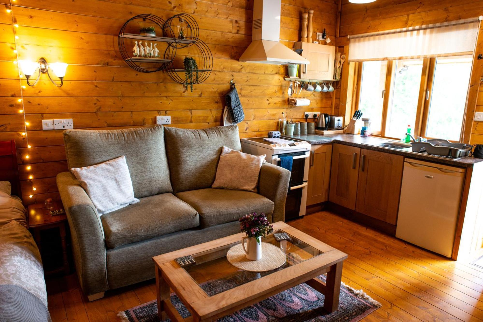 Cherry Cabin - Little Log Cabin In Wales Bettws Cedewain Exterior foto