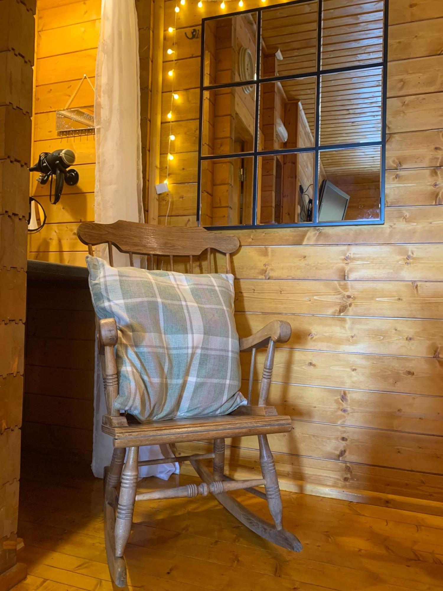Cherry Cabin - Little Log Cabin In Wales Bettws Cedewain Exterior foto