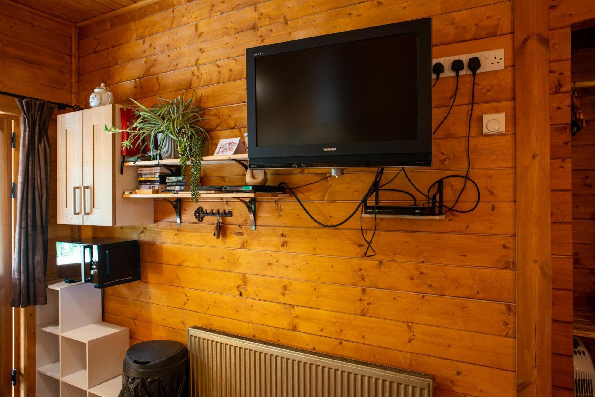Cherry Cabin - Little Log Cabin In Wales Bettws Cedewain Exterior foto
