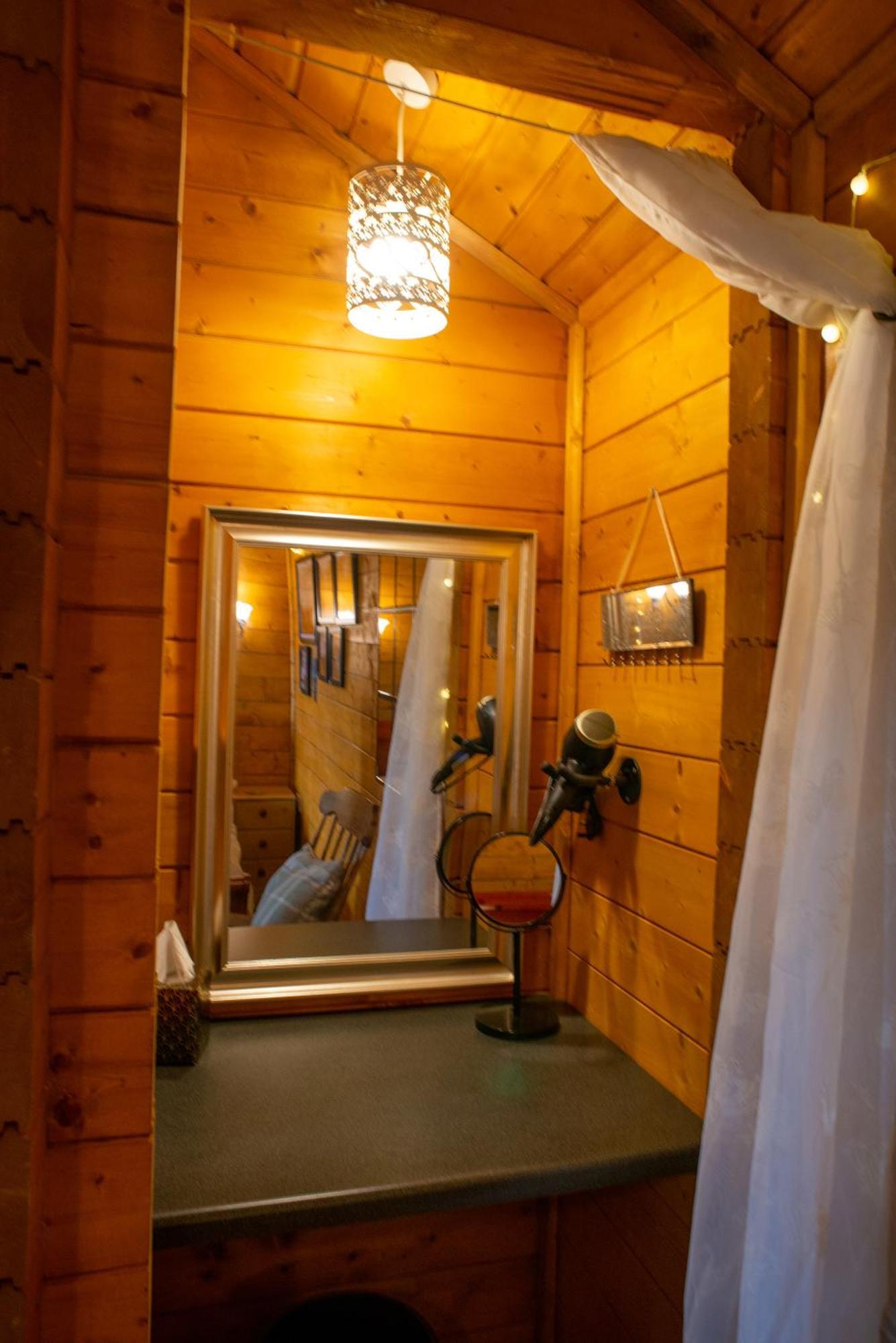 Cherry Cabin - Little Log Cabin In Wales Bettws Cedewain Exterior foto