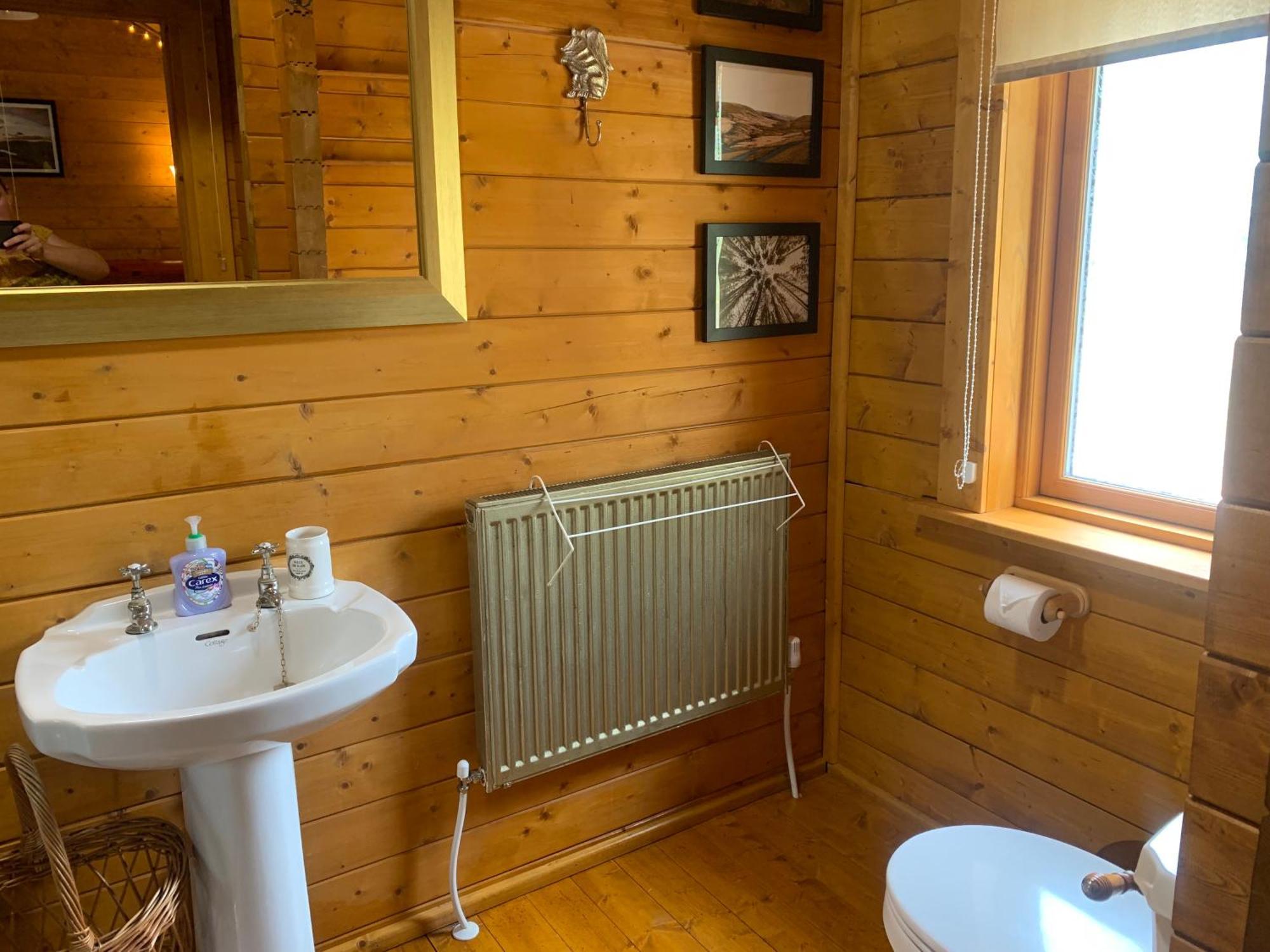 Cherry Cabin - Little Log Cabin In Wales Bettws Cedewain Exterior foto